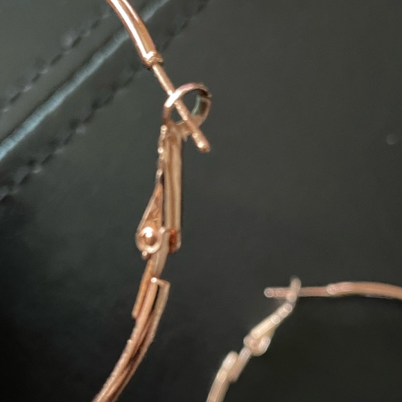 🔥2 for$10🔥Rose Gold Color Hoop Earrings - Picture 2 of 3